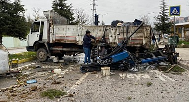 Takla attı, 3 ağacı yerinden söktü!