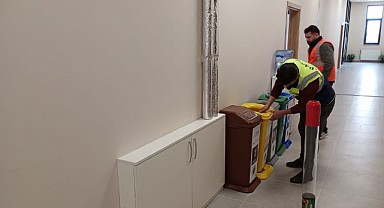 Yeni binada çöp kutuları out geri dönüşüm kutuları in!