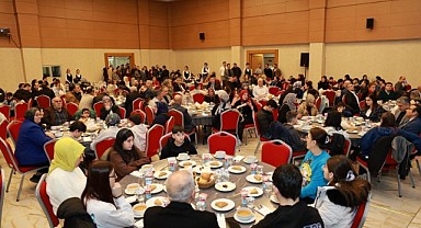 Yetim ve öksüz çocuklara iftar verildi