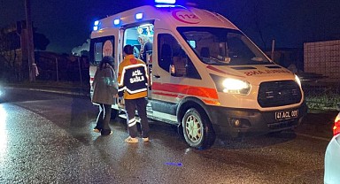 Yola dökülen sıvı kazaya sebep oldu! 3 kişi yarandı