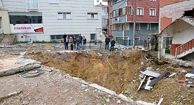 Arslan Aparmanı'nda bilirkişi heyeti inceleme yapıyor