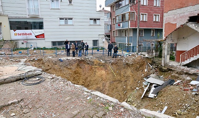 Arslan Aparmanı'nda bilirkişi heyeti inceleme yapıyor