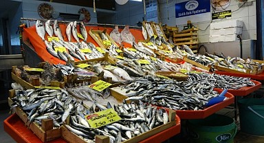 Balık tezgahları kış aylarını aratmıyor