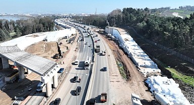 Başiskele Kavşağı’nda ‘78 tonluk’ gece mesaisi
