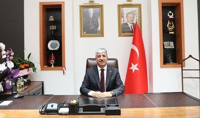 Başkan Ömeroğlu 23 Nisan’ı kutladı