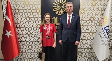 Başkan Sezer, şampiyon Alara ile bir araya geldi