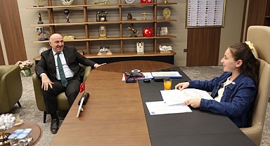 Bıyık makamını Kardelen ve Ömer’e bıraktı