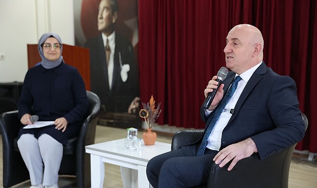 Bıyık, öğrencilere yerel yönetimler dersi verdi