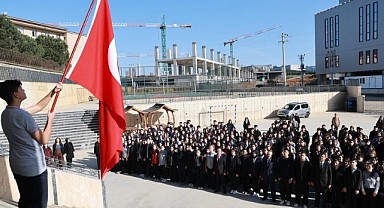 Büyükgöz, İbn-i Sina MTAL’de bayrak törenine katıldı