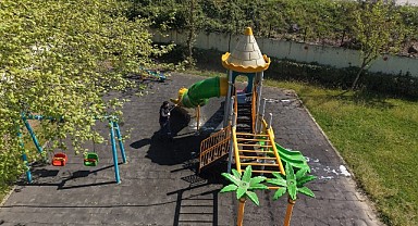 Çayırova’daki parkların oyun grupları yıkanıyor