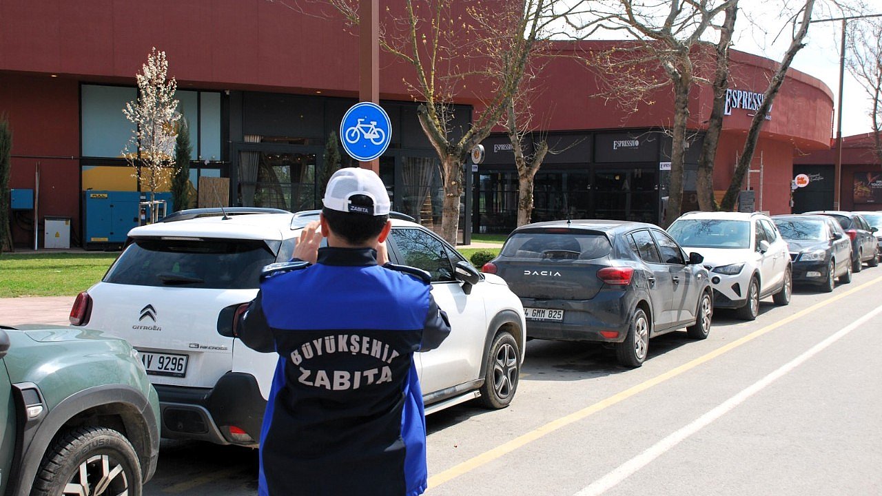 Çift taraflı parka zabıta müdehale etti