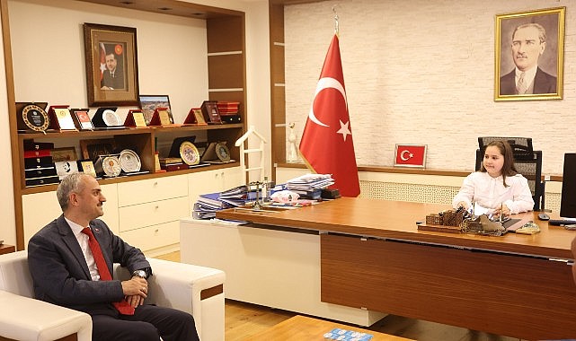 Çiftçi, koltuğunu Hira’ya devretti