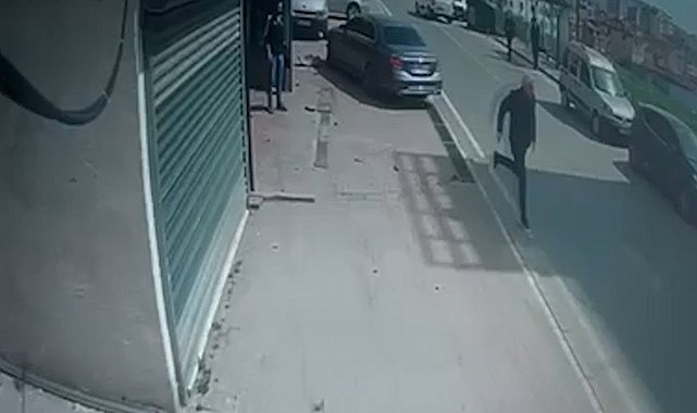 ‘Çocuğumu tehdit etti’ dediği motosikletliye çarptı!