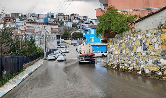 Dilovası’nda cadde ve sokaklar sabunlu suyla yıkandı