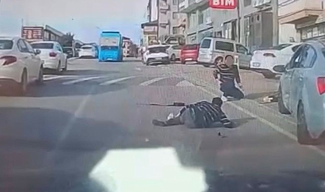 Direksiyonda uyuya kaldı! 3 kişiye çarptı