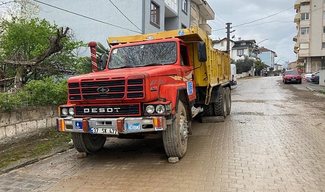 Freni boşalan kamyon can aldı!