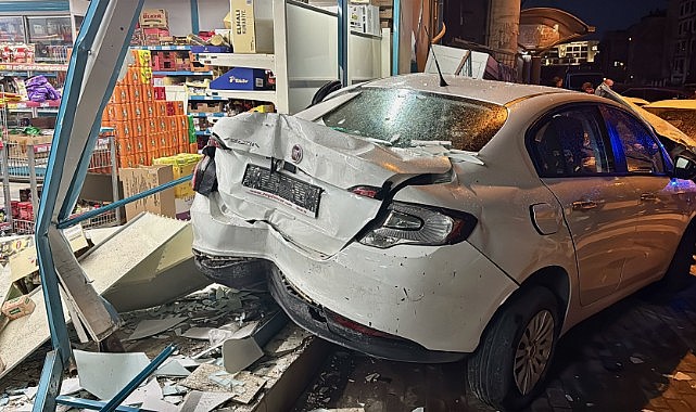 Gebze'de otomobil markete girdi!