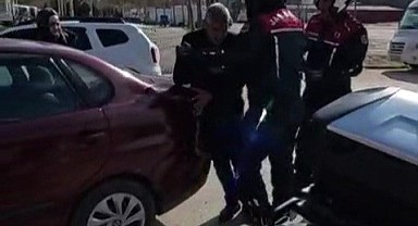 Jandarmanın refleksi hayat kurtardı