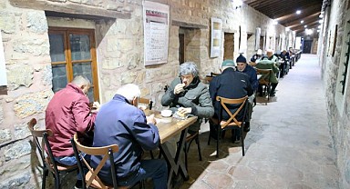 Külliye’de şifa kazanı ihtiyaç sahipleri için kaynıyor