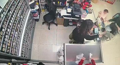 Markette vicdan yaralayan olay! Çocuğu darp etti