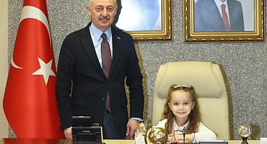 Minik başkan Defne talimatlarını verdi