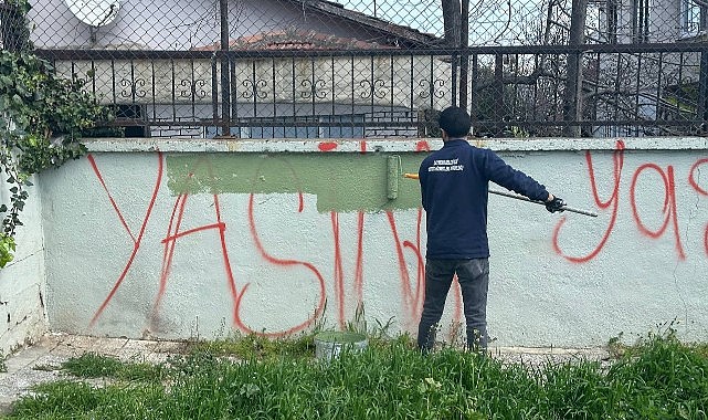 Park duvarlarındaki kötü yazılar siliniyor!