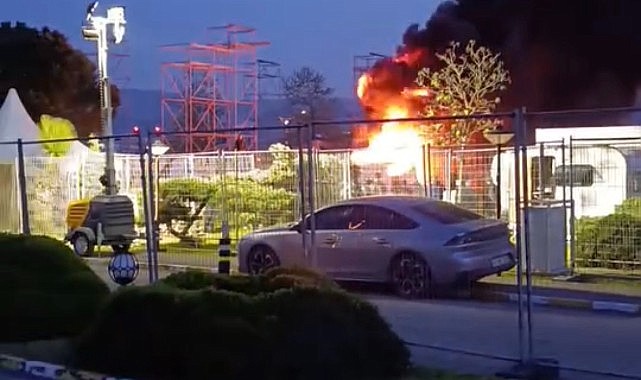 Park halindeki karavan alev alev yandı
