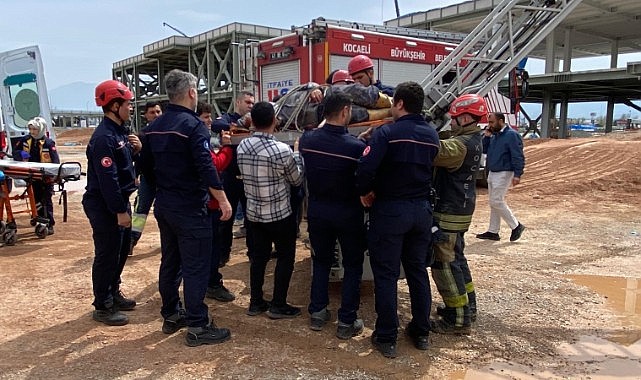 Perdah makinesinin çarptığı işçi ağır yaralandı