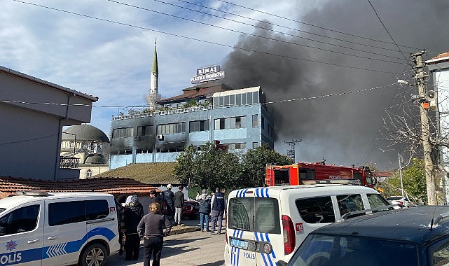 Plastik ve promosyon fabrikası alevlere teslim oldu