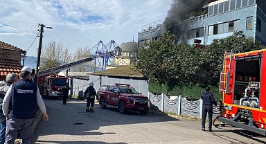 Plastik ve promosyon fabrikası alevlere teslim oldu