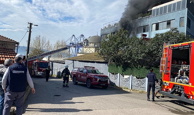 Plastik ve promosyon fabrikası alevlere teslim oldu