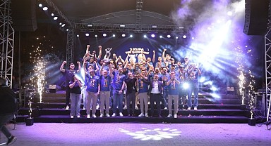 Şampiyon takım, kupasına kavuştu