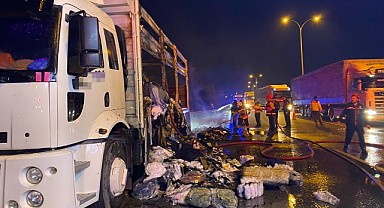 Seyir halindeki kamyon cayır cayır yandı