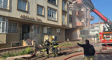 Tadilat yapılan bina alevlere teslim oldu