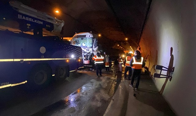 TEM’de feci kaza! Tır sürücüsü yaralandı