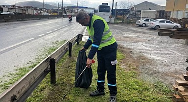 Yol ve kaldırımlarda temizlik çalışmsı sürüyor