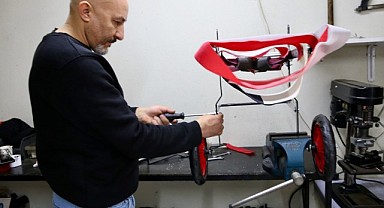 Yürüme zorluğu çeken köpek yürüteçle ayaklandı