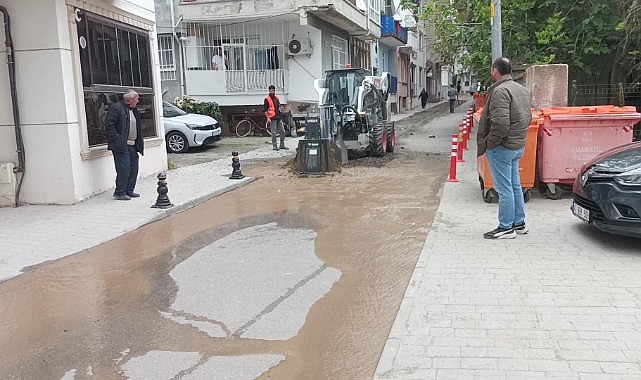 Ana su borusu zarar gördü! Sokak suyla kaplandı
