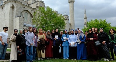 Bu proje hem okutuyor, hem gezdiriyor