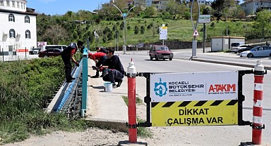 Büyükşehir, korkulukları elden geçiriyor