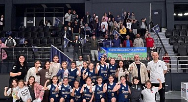 Çayırova’nın minik dev adamları şampiyon oldu