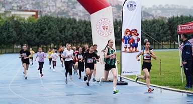 Çolakoğlu, 19 Mayıs’ı genç sporcularla kutladı