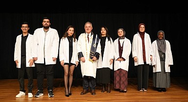 Geleceğin eczacıları beyaz önlüklerini giydi