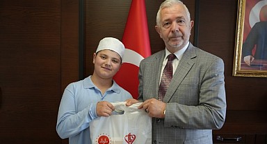 Hafız oldu! Bu yolda yalnız bırakmayan annesine teşekkür etti