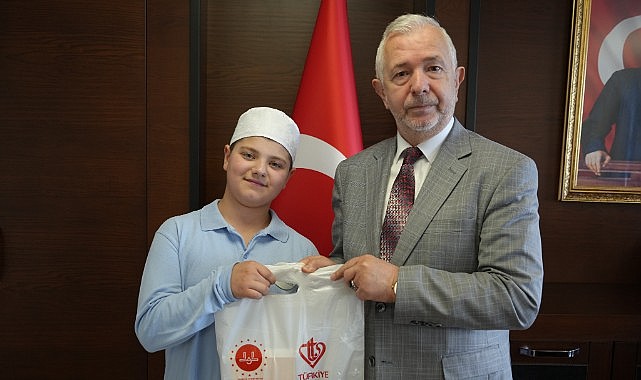 Hafız oldu! Bu yolda yalnız bırakmayan annesine teşekkür etti