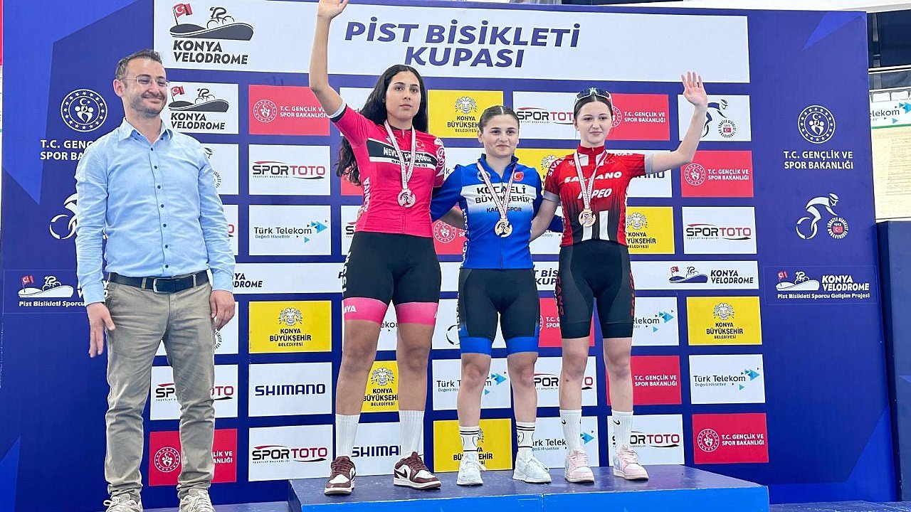 Kağıtsporlu sporcular madalyaya doymuyor