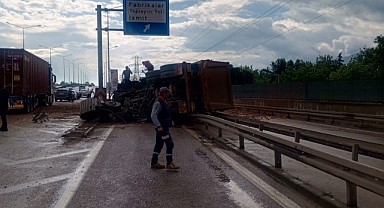 Köpeğe çarpmamak için manevra yaptı! Yan yattı