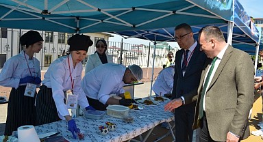 Liseliler ekmeği israf etmedi, yemek yaptı!