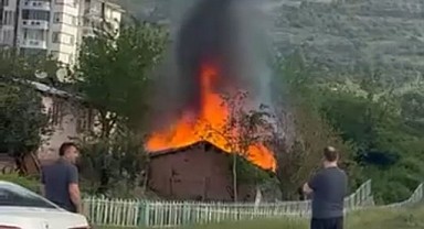 Müstakil ev cayır cayır yandı!