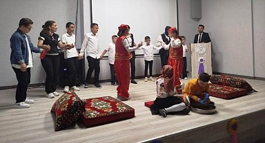 Özel öğrenciler eserlerini sergiledi